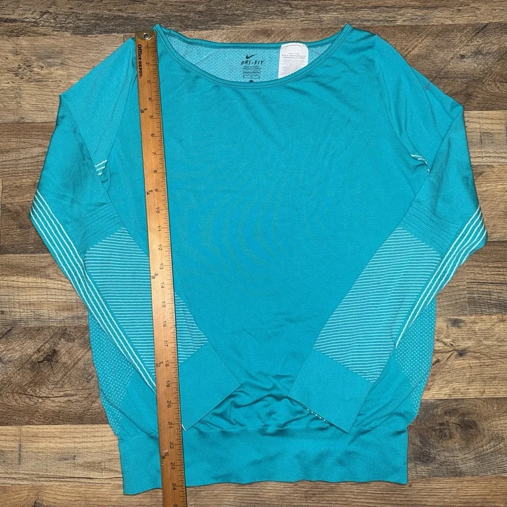 Nike Women's Size M Teal Dri-Fit Epic Crew Knit Training Shirt